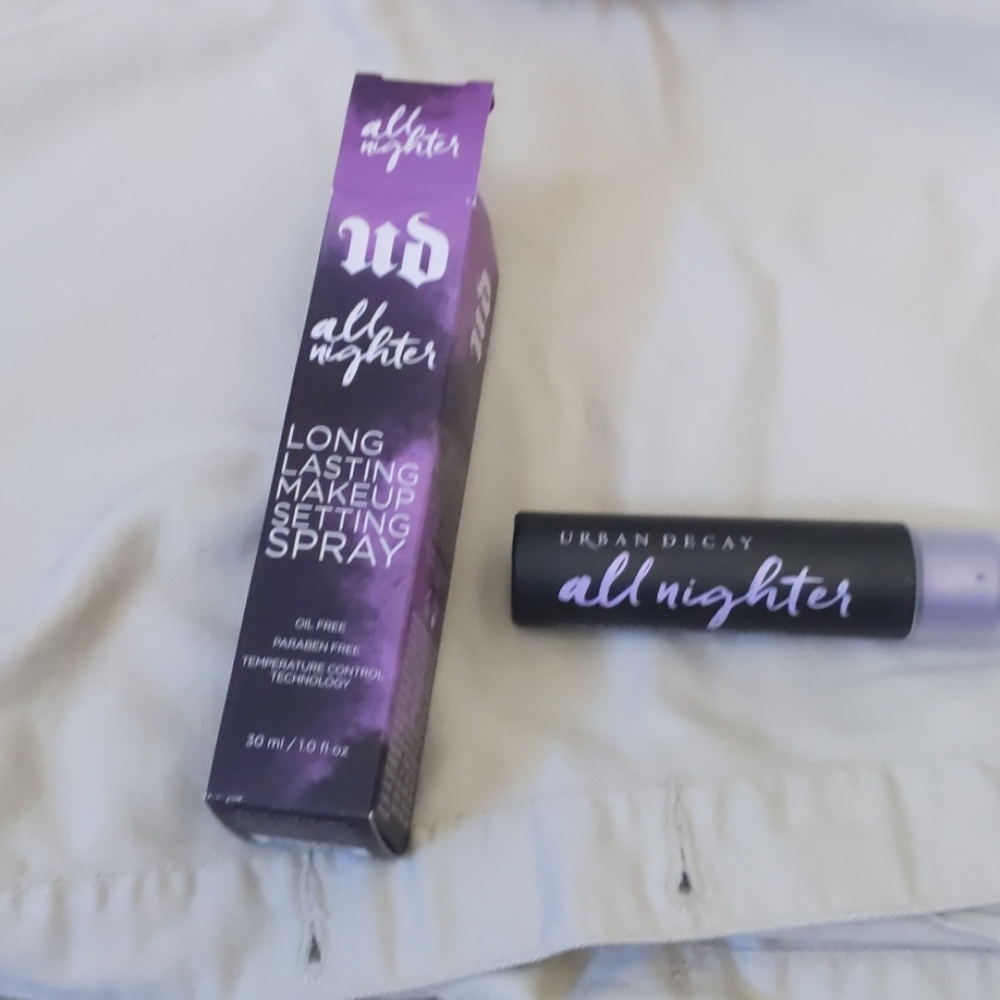 Urban Decay makeup setting spray